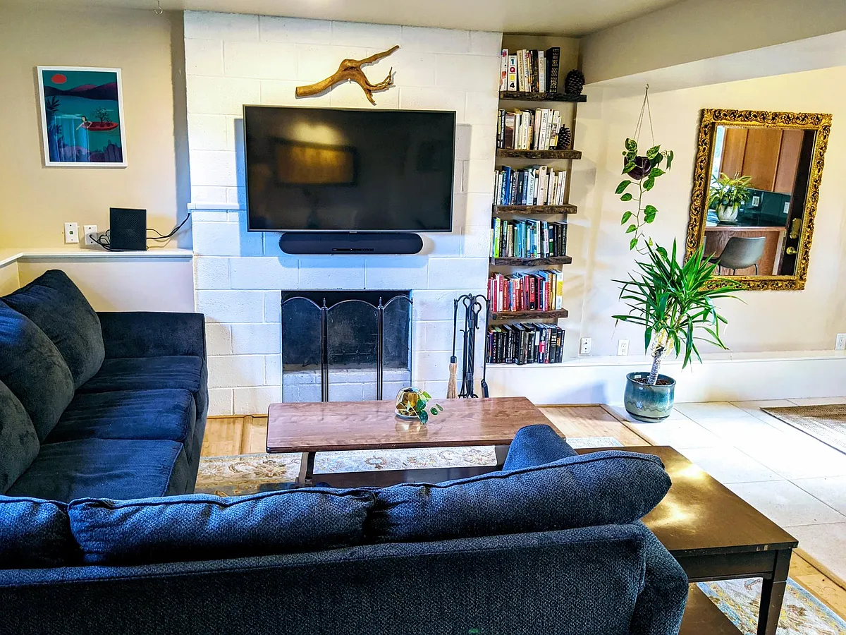 Living room - 507 21st Ave #B