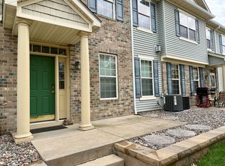 1193 Hillvale Ave N, Oakdale, MN 55128