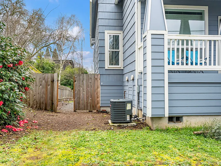522 NE Morris St #BASEMENT — Photo 2