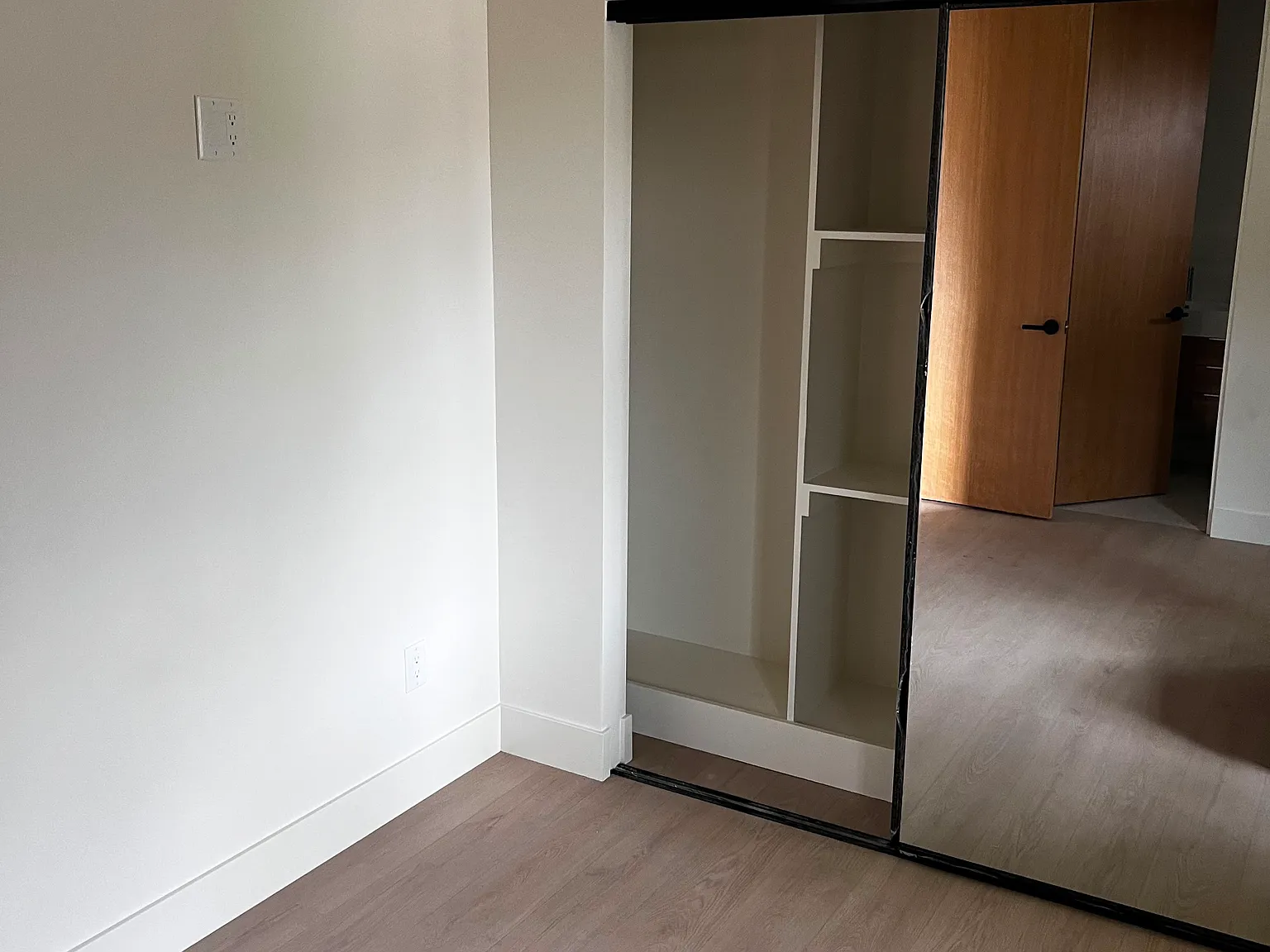 2 bed, 750 sqft, $3,495 — Photo 2