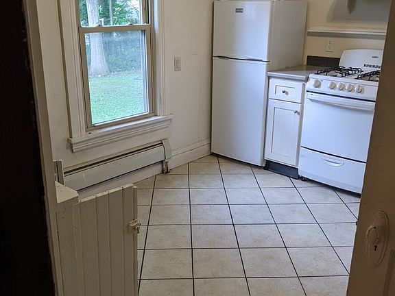 5th image of 909 N Cayuga St