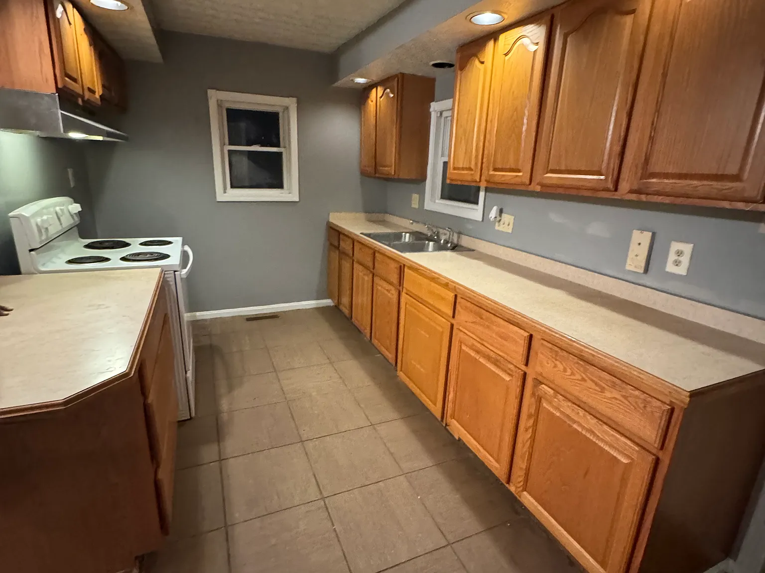 409 S Main St — Photo 3