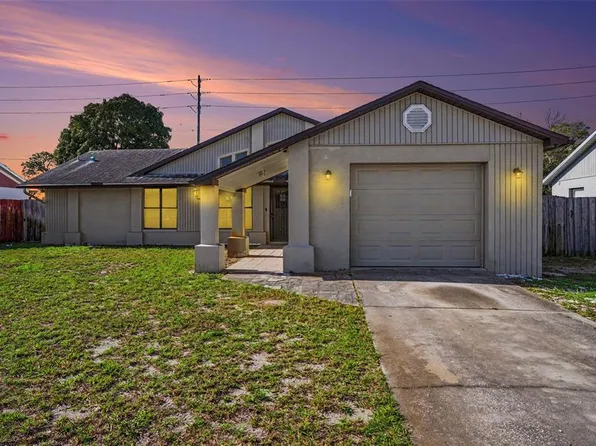 2726 Blossom Lake Dr, Holiday, FL 34691