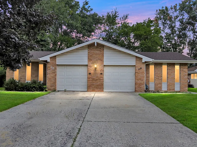 110 Beverly Ct — Photo 1