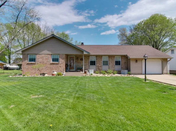 508 S Oak St, Delavan, IL 61734