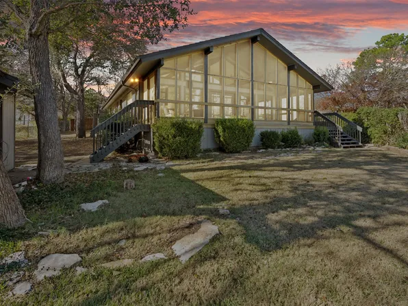 1405 E Tioga Ct, Granbury, TX 76048