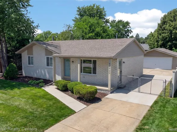 40925 McNamara Dr, Clinton Township, MI 48038