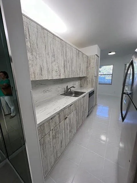 1351 SW 125th Ave — Photo 2
