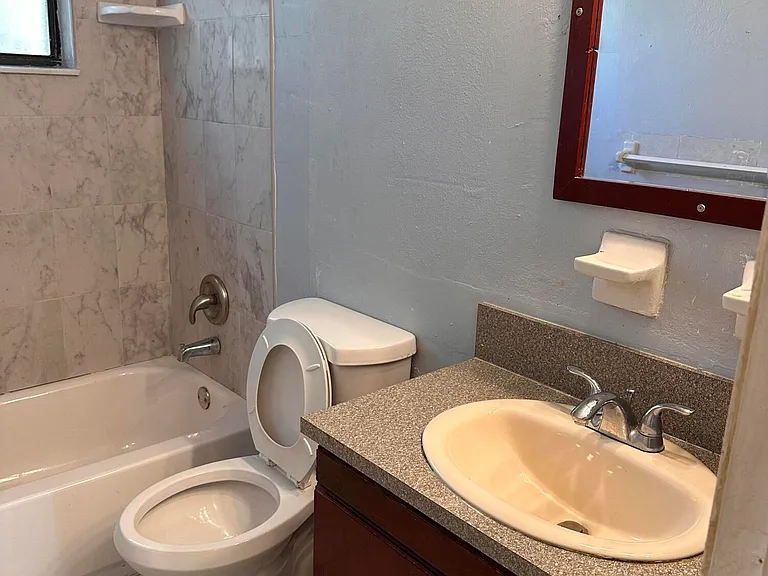 50 NW 8th Ave #1 — Photo 7