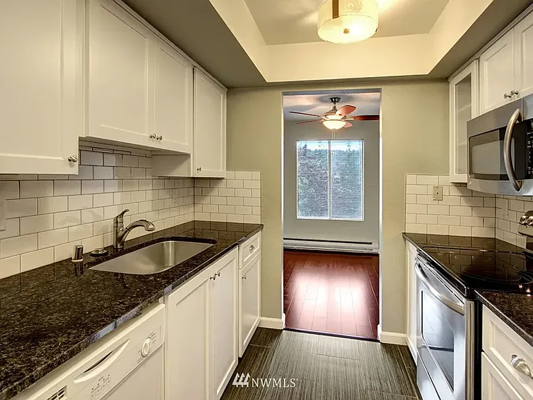 10512 NE 32nd Pl — Photo 4