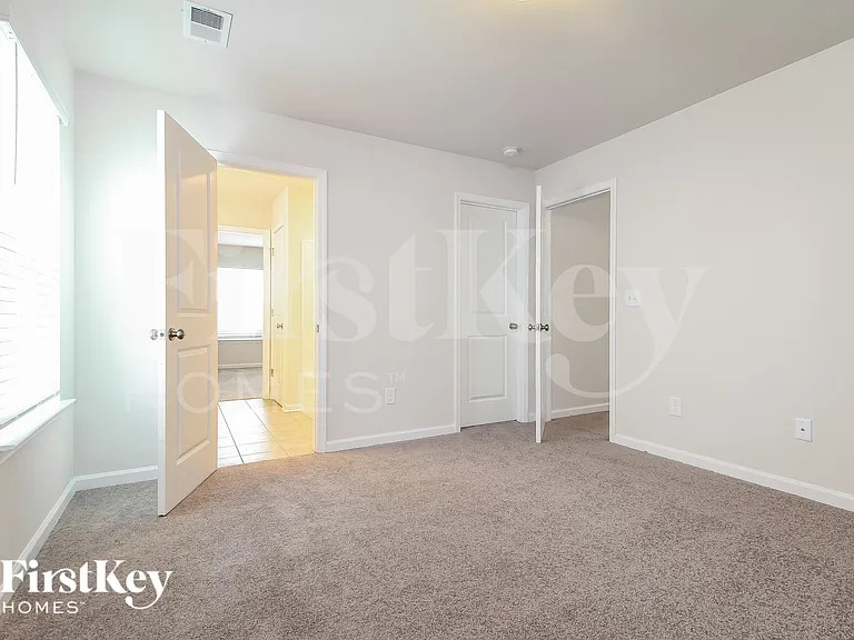 302 Ashborne Ln — Photo 12