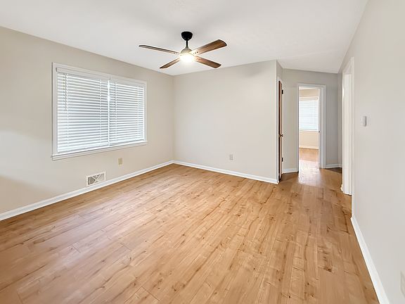 3rd image of 1595 Tulip Ln