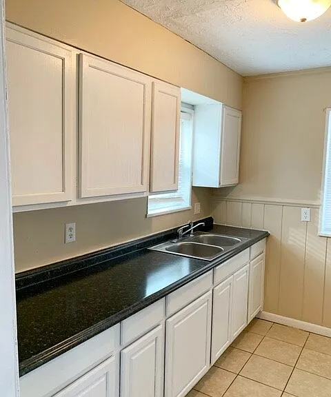 3420 N Elizabeth St — Photo 6