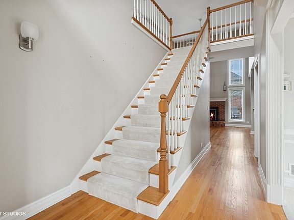 2nd image of 880 Pinegrove Ct