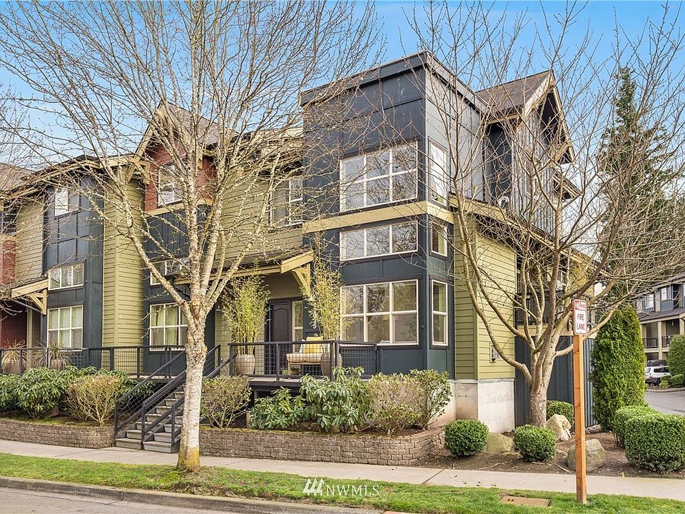 Welcome to the Camden! A contemporary, sought-after community of homes, nestled in Harbour Pointe Village.