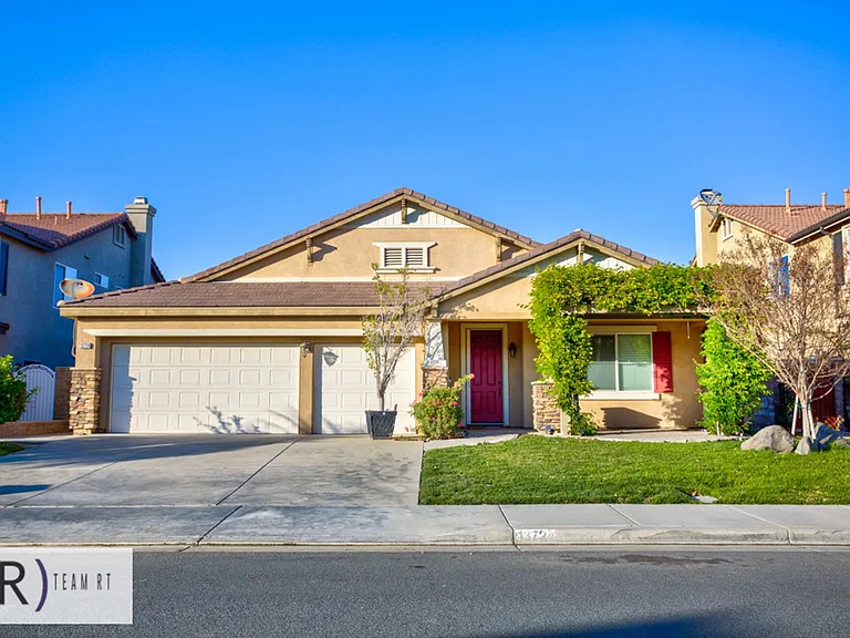 13724 Beaconsfield Ln — Photo 2