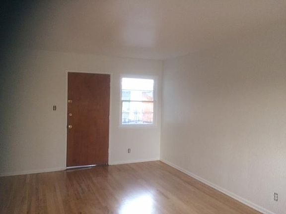 5th image of 11666 Magnolia Blvd #7