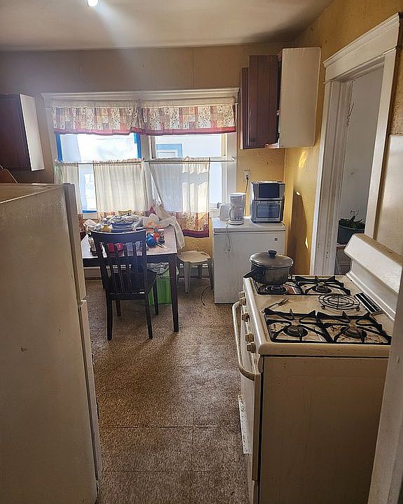 1st image of 13814 Benwood Ave