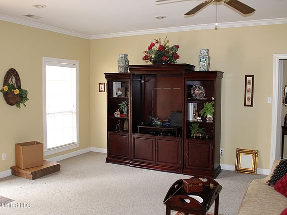 3rd image of 234 W Sweetwater Rd