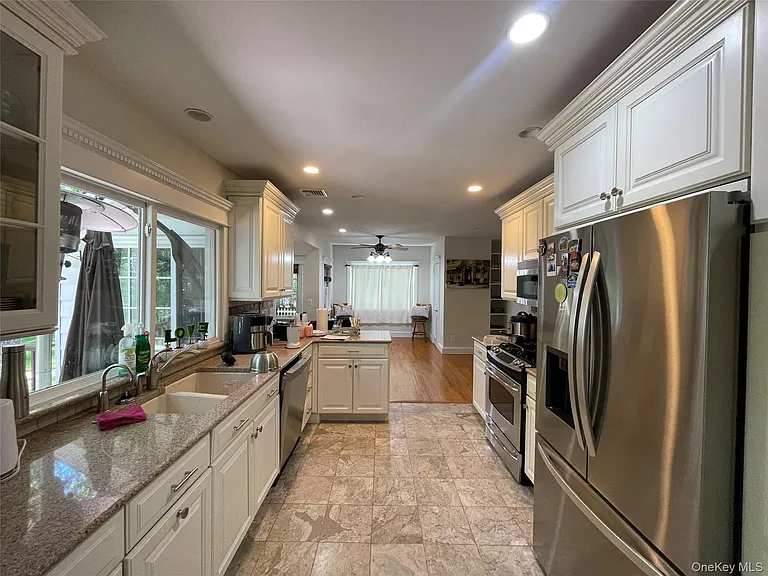 38 Gedney Park Dr — Photo 7