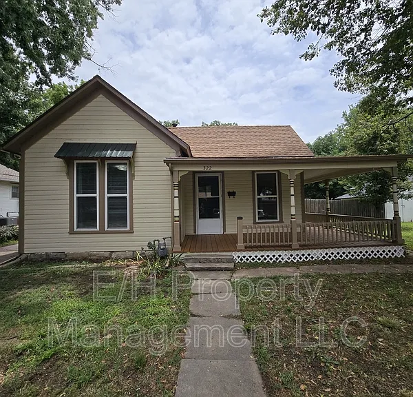 322 N Park Ave — Photo 1