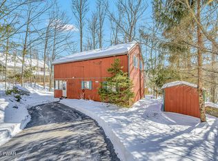 74 Splitrail Ln, Lake Ariel, PA 18436