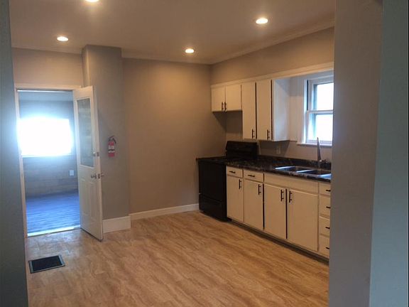 3rd image of 1411 6th Ave
