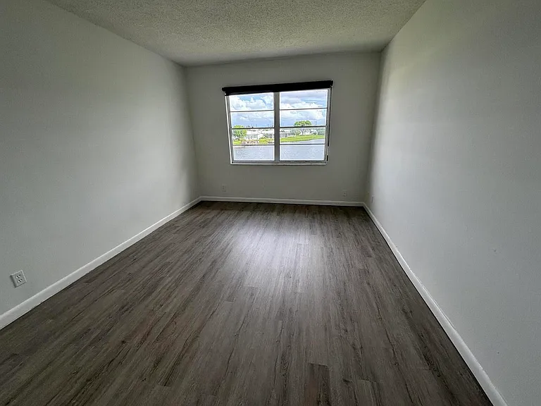 1112 Lake Ter #207 — Photo 12