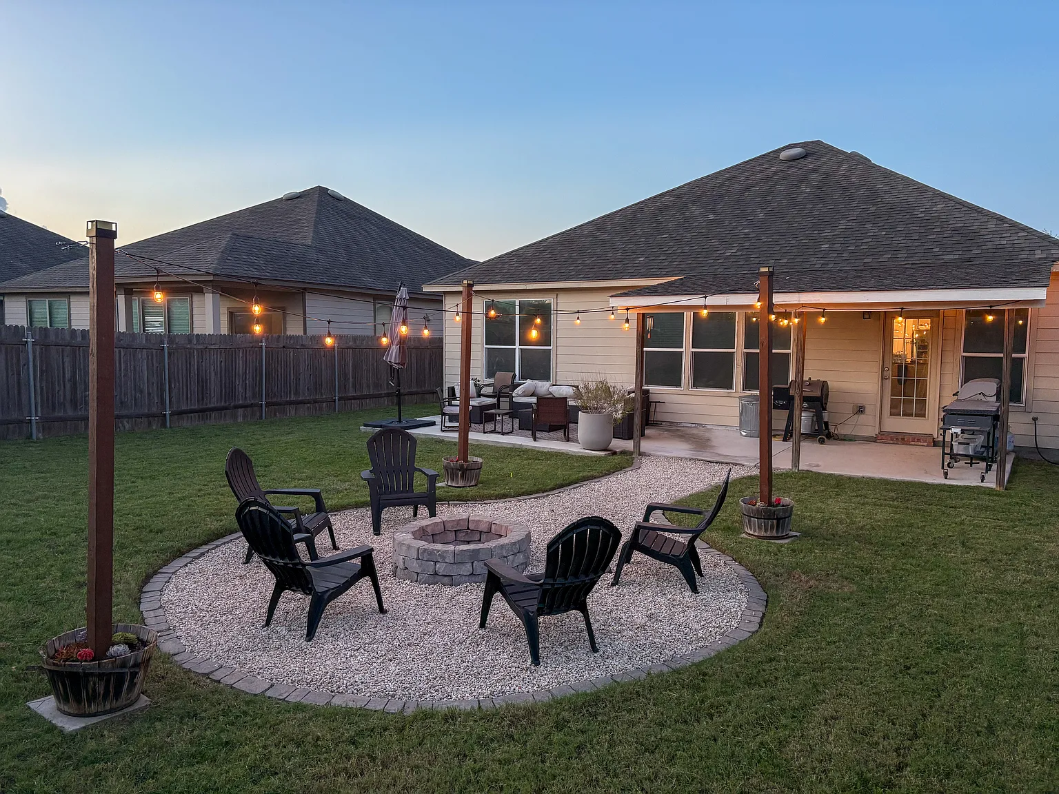 Stylish 3BR/2BA + Bonus Room in Manor Yard, Fire Pit & Pets Welcome! — Photo 4