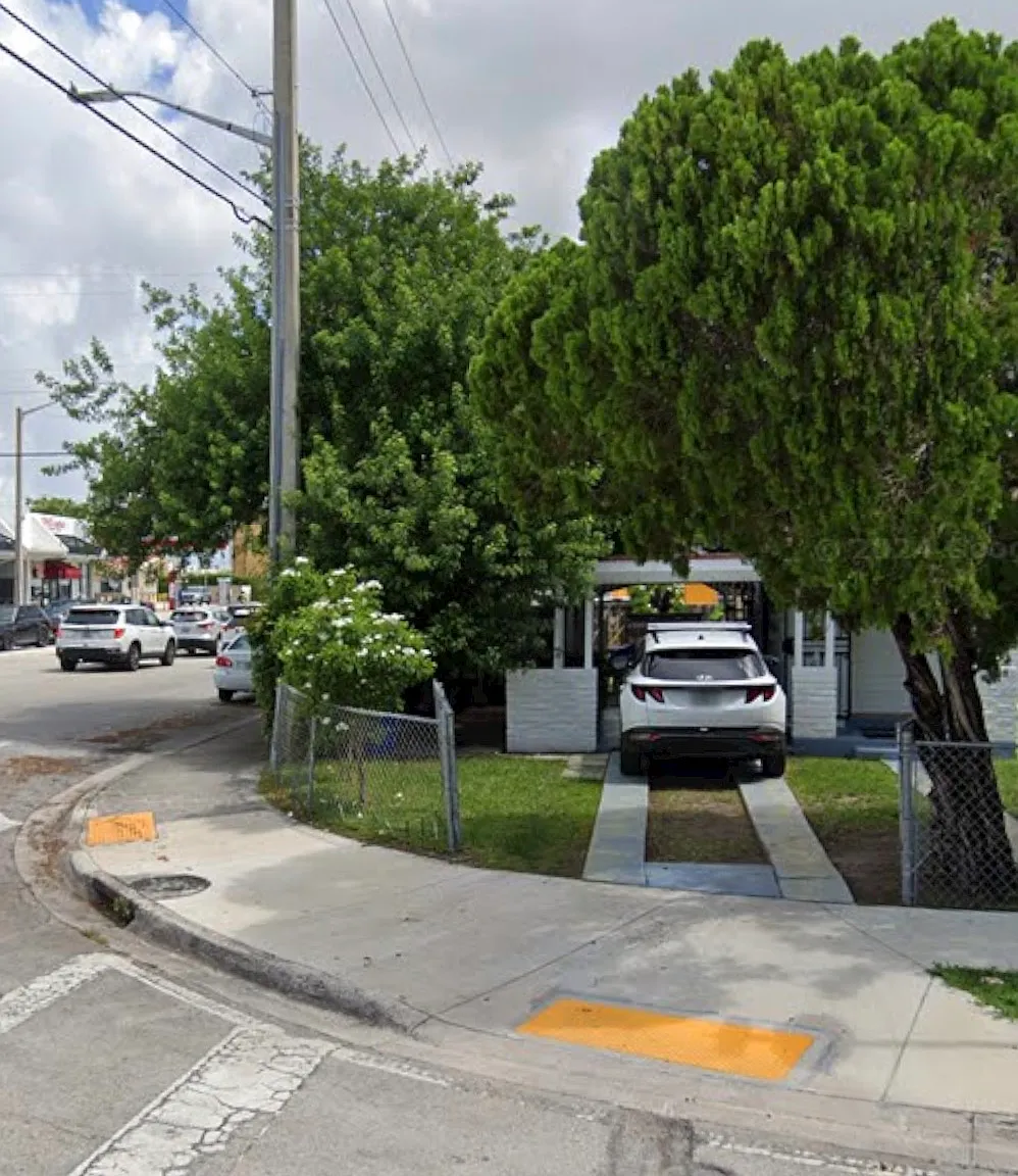 NW 6th St, Miami — Photo 1