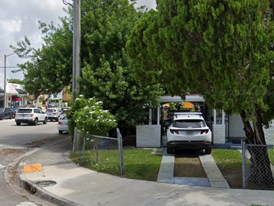 NW 6th St