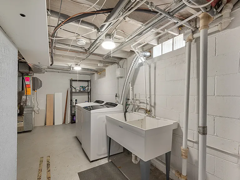 5577 N Kent Ave — Photo 30