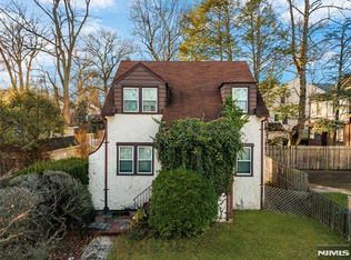 43 Esmond Pl, Tenafly, NJ 07670