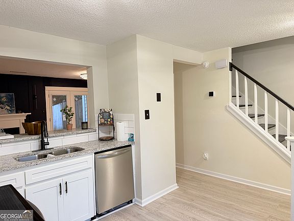 5th image of 1665 Winchester Way SE