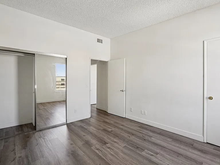 11657 Oxnard Str. — Photo 25