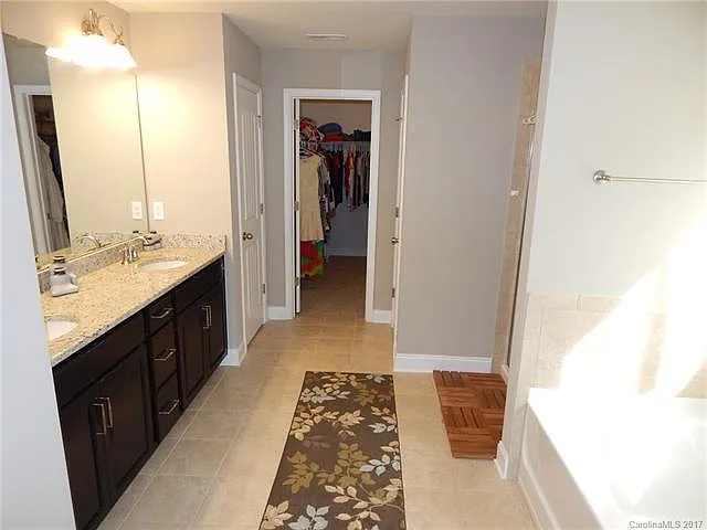 Woodview Cir — Photo 6