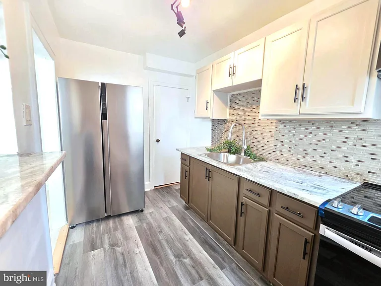 1108 E Stafford St — Photo 8