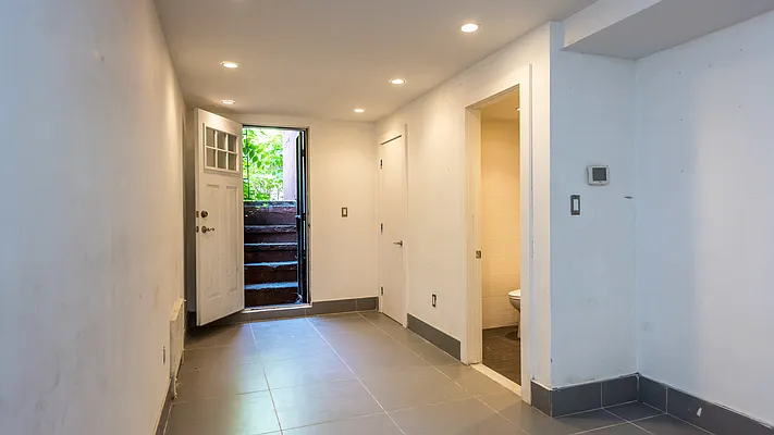 Rented by Nooklyn NYC LLC | media 22