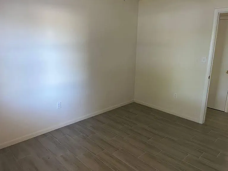 708 Fairmont Dr — Photo 11