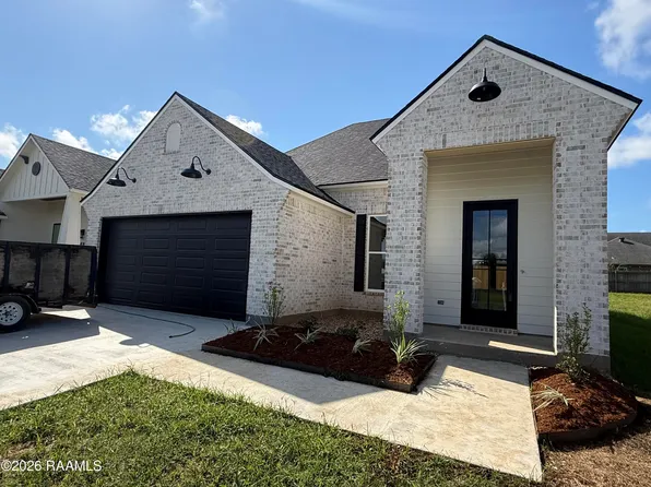 136 Lakes Edge Dr, Broussard, LA 70518