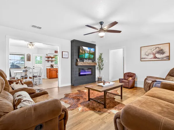 703 S College St, Celeste, TX 75423