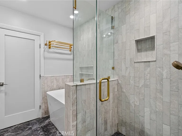 225 Iris Ave — Photo 13