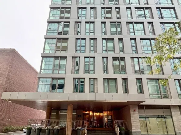2 Shore Ln, Jersey City, NJ 07310