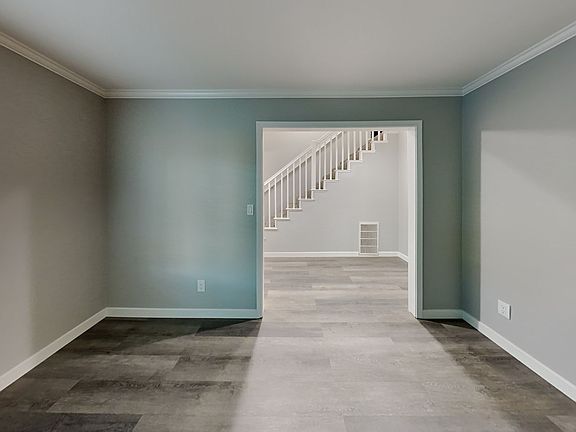 4th image of 625 Manzanita Ave