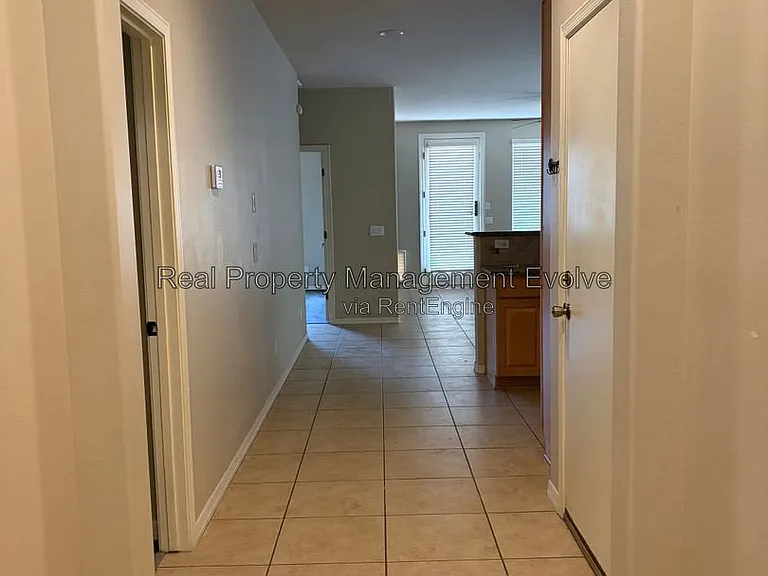 5640 W Kowalsky Ln — Photo 7