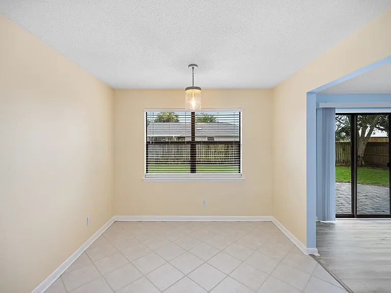 349 Primrose Cir — Photo 18