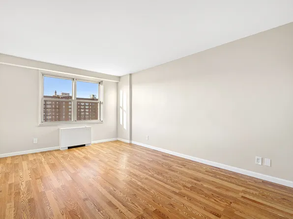 555 Kappock Street image 12 of 23