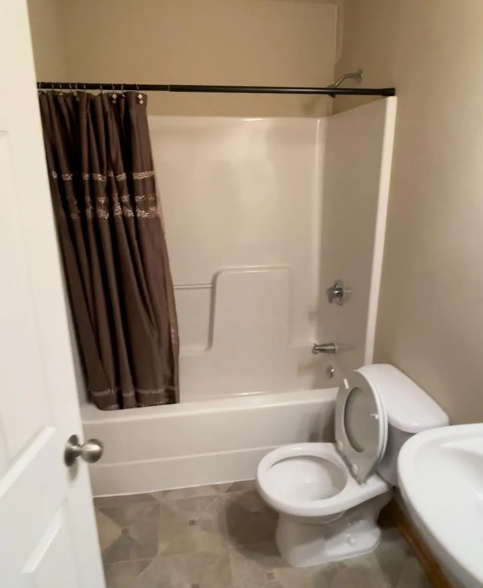 2 bed, 1200 sqft, $1,890 — Photo 2