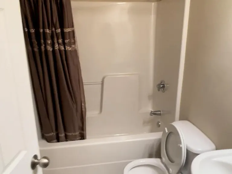717 Carlton Dr — Photo 2