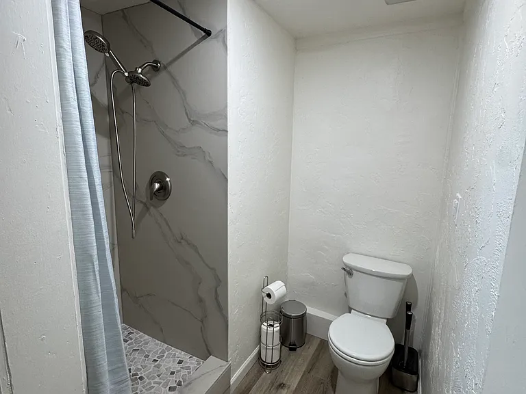 507 E Line St — Photo 13